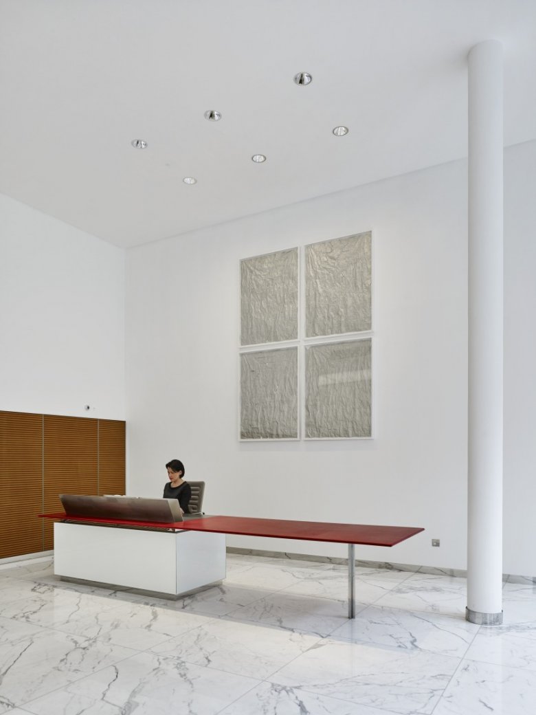 Mirror Window Wall I, 2008